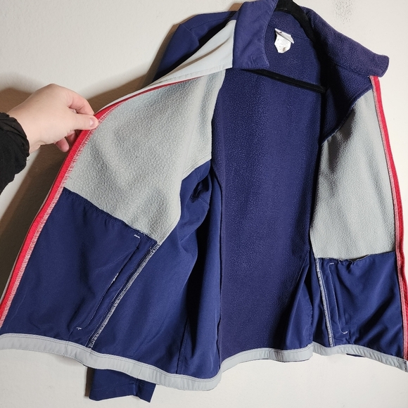 Speedo soft shell jacket. Medium - Picture 3 of 16